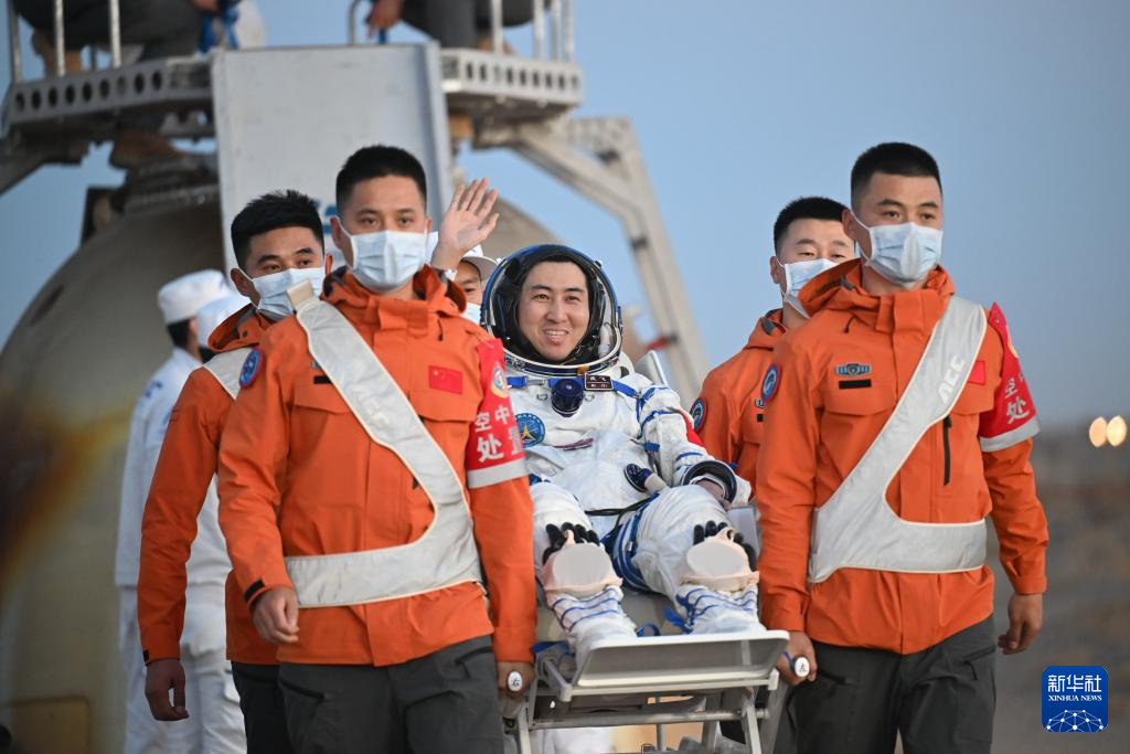 神舟二十一号航天员乘组返回任务取得圆满成功 - 图18