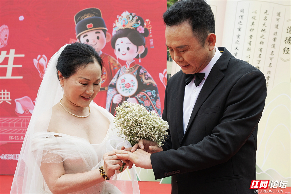从青丝到白发，他们用半生诠释“我爱你” - 图7
