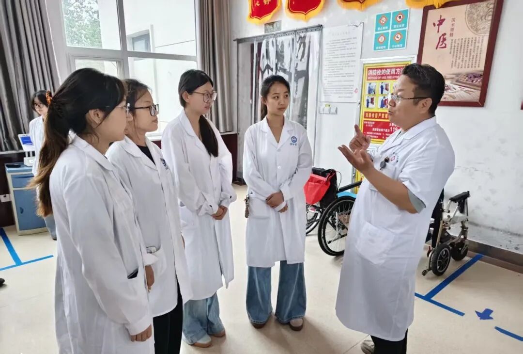 濮阳医专组织24级临床医学专业学生到二附院开展见习活动 - 图1