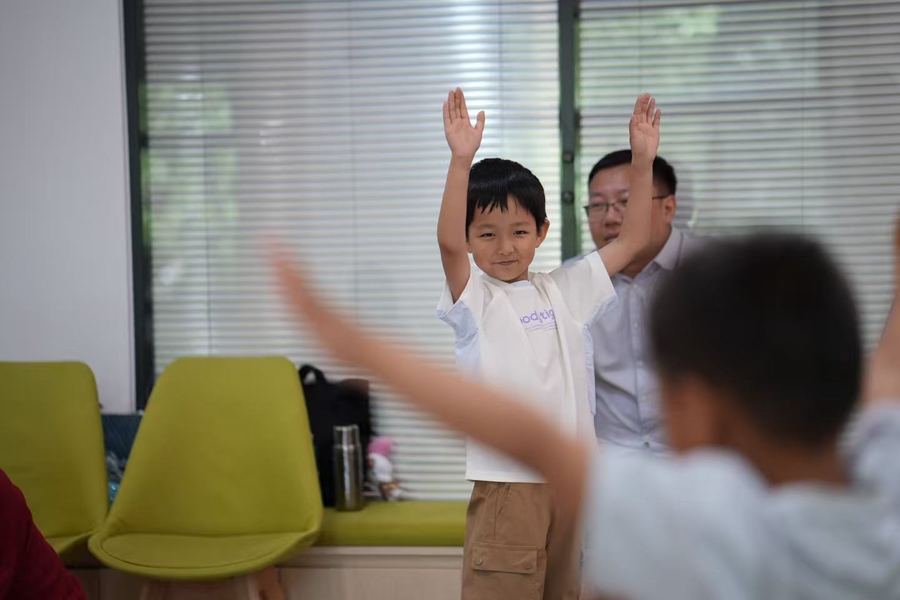 “漕韵有戏”点亮童心，蔡金萍带小朋友走进“立体阅读”的世界 - 图2
