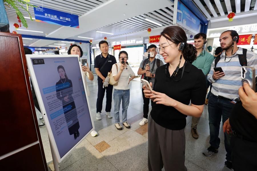 一座内陆县城的全球叙事：“新时代 · 发现中国”外媒采风团走进义乌看开放 - 图1