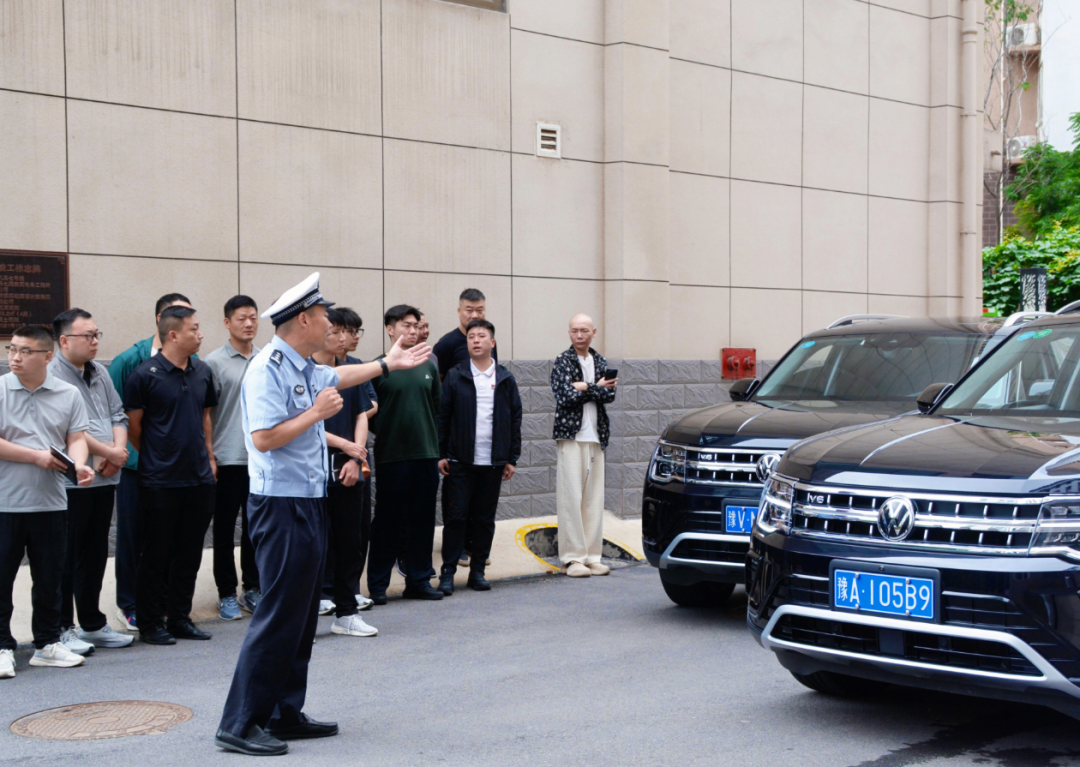 郑州交警：宣传进企业 警企携手筑平安 - 图3