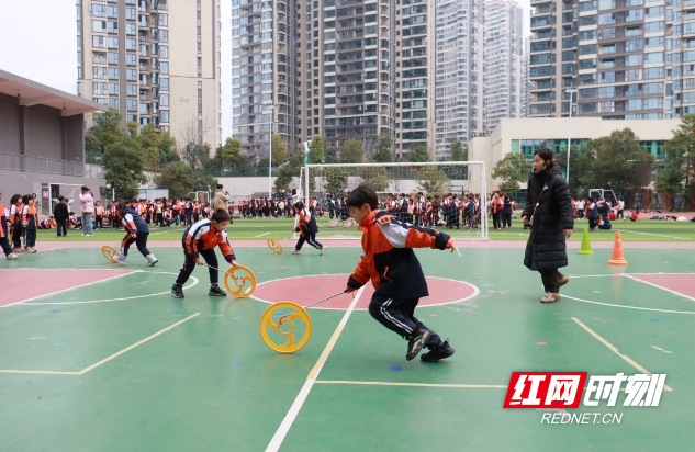 观潮的螃蟹｜一堂体育课，湖南为什么要立法 - 图1