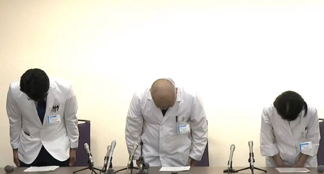 日本一患者到医院做脑肿瘤切除，被切掉健康部位，脑肿瘤却完好无损，脑干受损四肢瘫痪无法自主呼吸，院方鞠躬道歉