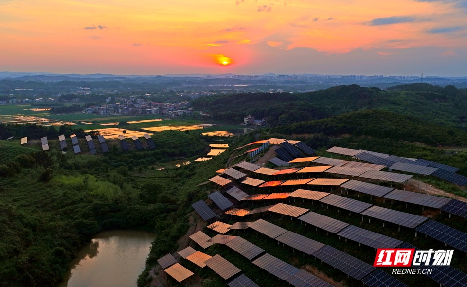 常宁：光伏发电 荒山变“金山” - 图5