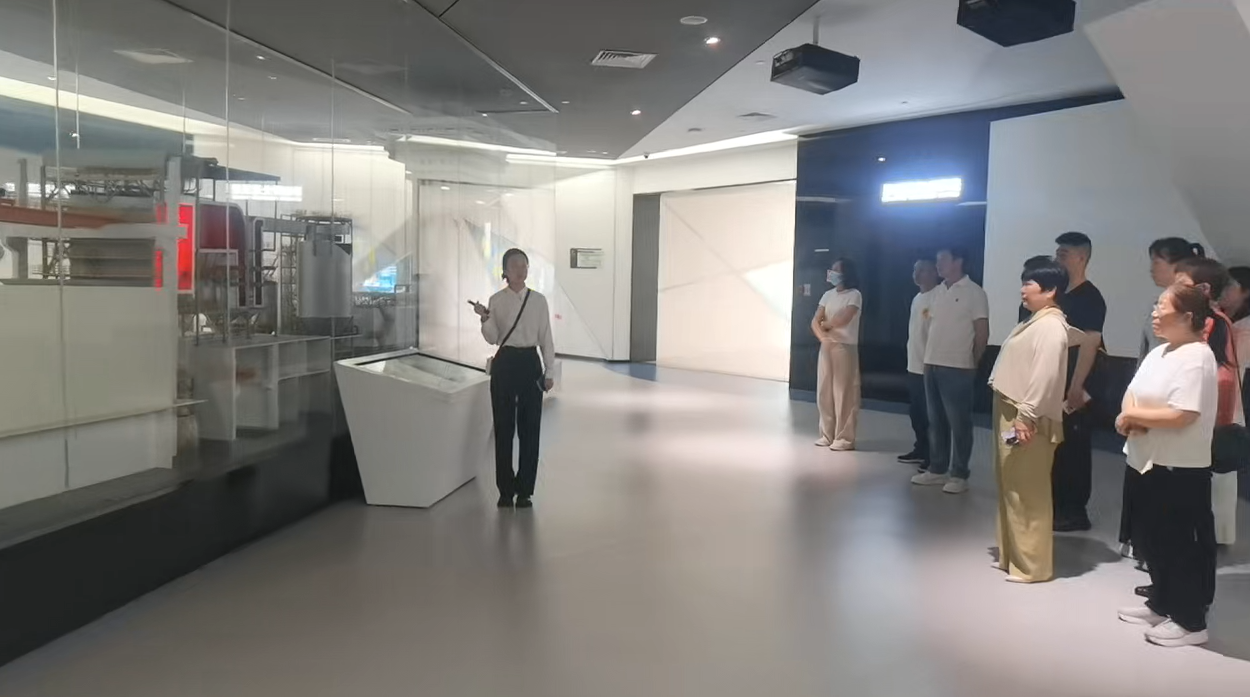 沉浸式研学践初心 垃圾分类促提升 - 图1