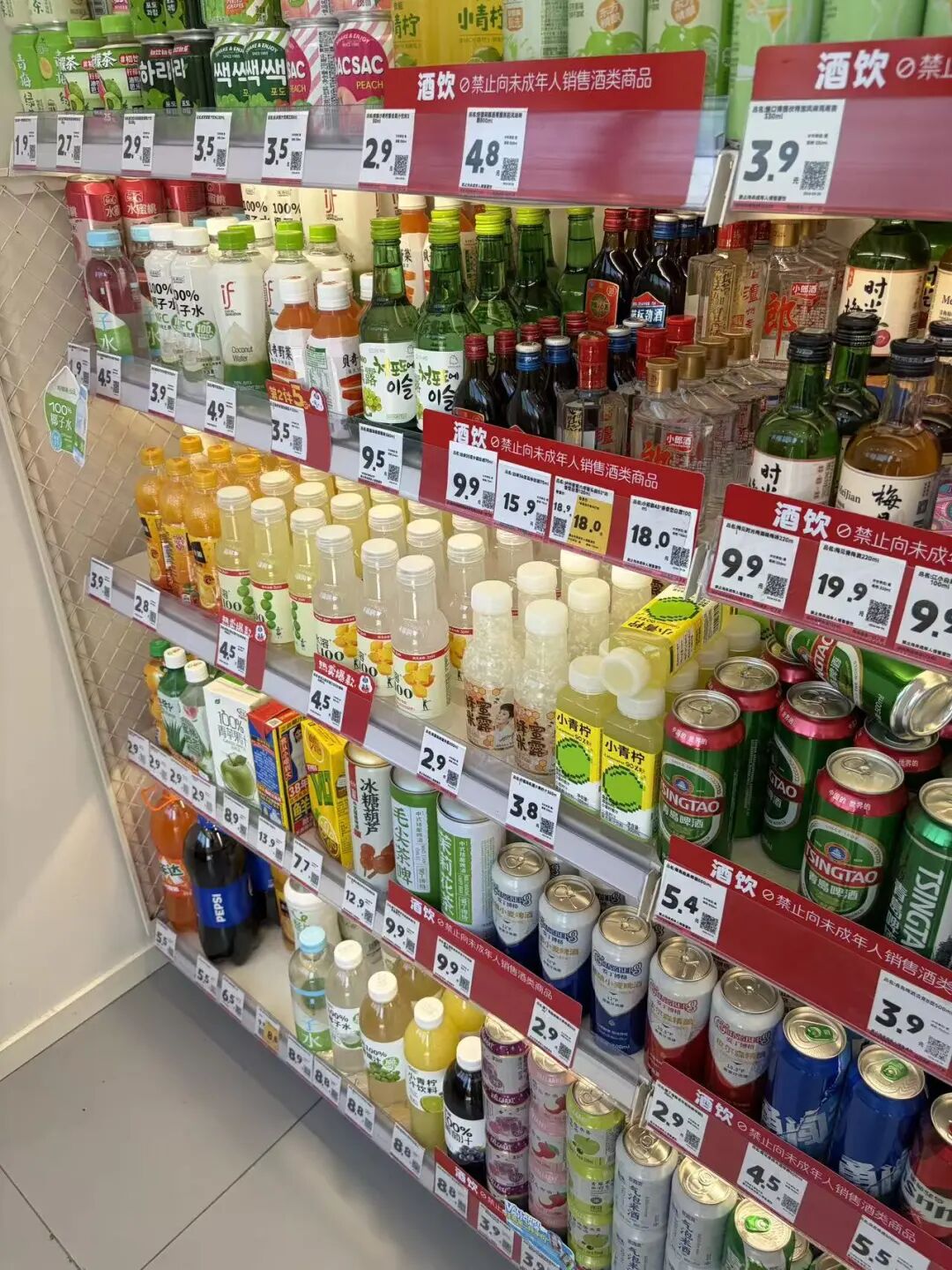 央视点名好想来后，记者探访济南门店：涉事产品已下架，仍有其他100%果汁产品 - 图2