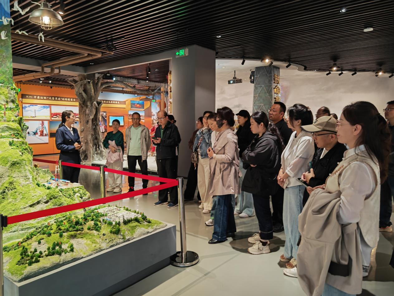 笃行科创 聚力惠民——濮阳市华龙区致敬广大科技工作者 - 图1
