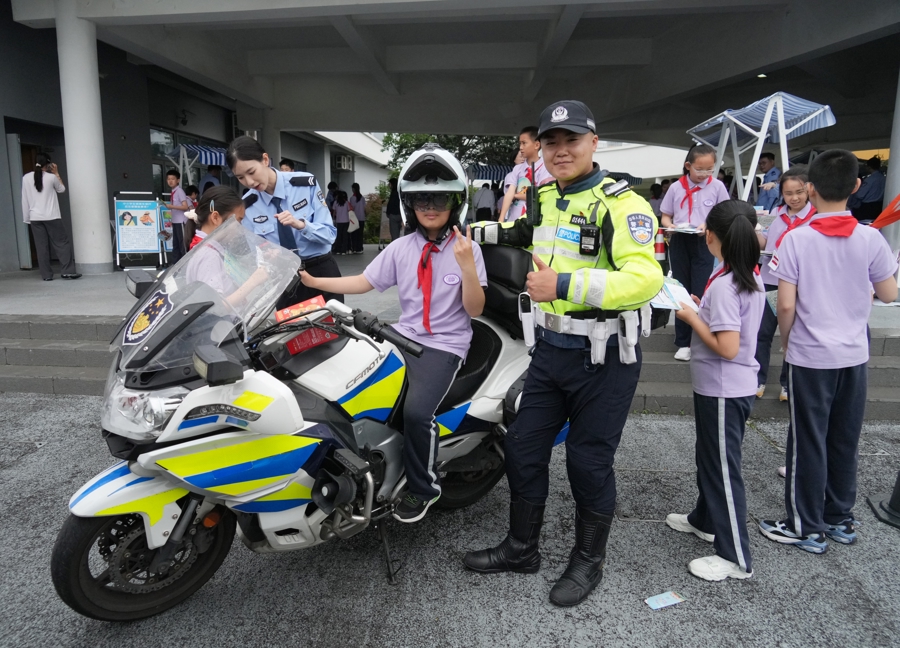 体验感拉满！上海这场“交通安全校园行”活动，学生收获满满 - 图3