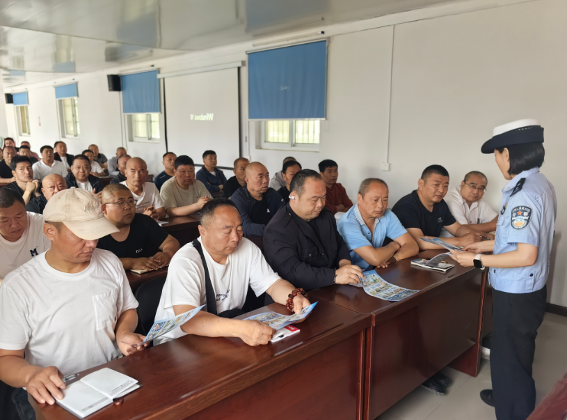 郑州交警：宣传进企业 警企携手筑平安 - 图7