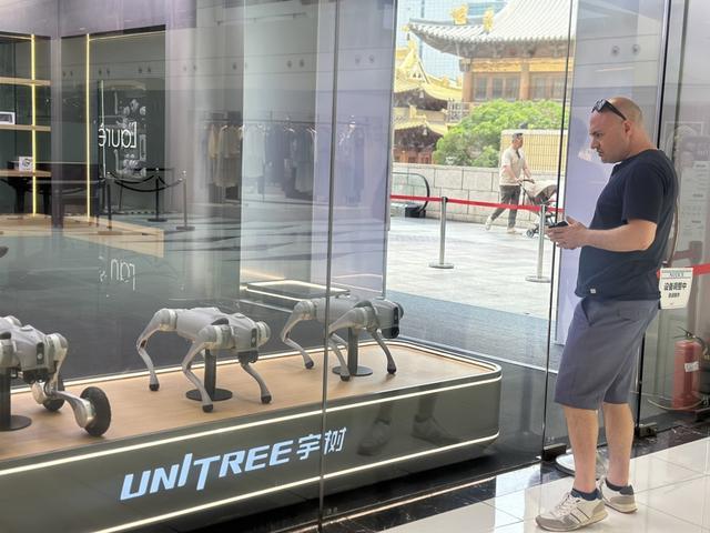 宇树科技具身智能体验馆亚洲首店5月31日开业！对面就是苹果静安店！ - 图4