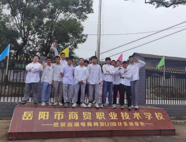 岳阳市商贸职业技术学校邓华：被“看见”的教育 - 图3