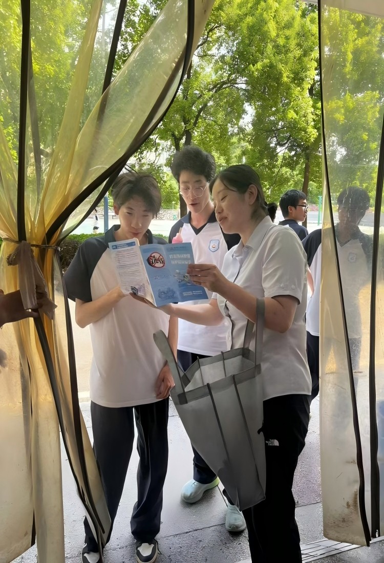 金融安全无小事，青春守护不缺位 中国银行易俗河支行营业部走进凤凰中学开展宣教活动 - 图2