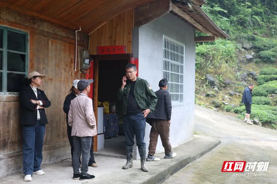 影像故事｜撤离“孤岛”，100多名乡亲结伴徒步的7小时 - 图17