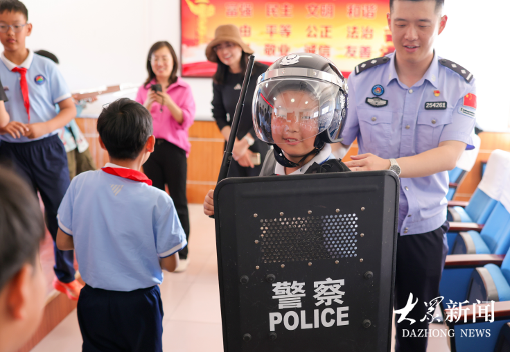藏青蓝守护红领巾：石岛边检站开展“六一”国门安全知识宣讲活动 - 图4
