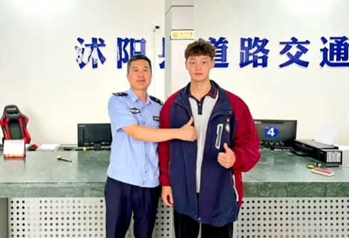 “老师，我晚点到，救个人！” - 图3