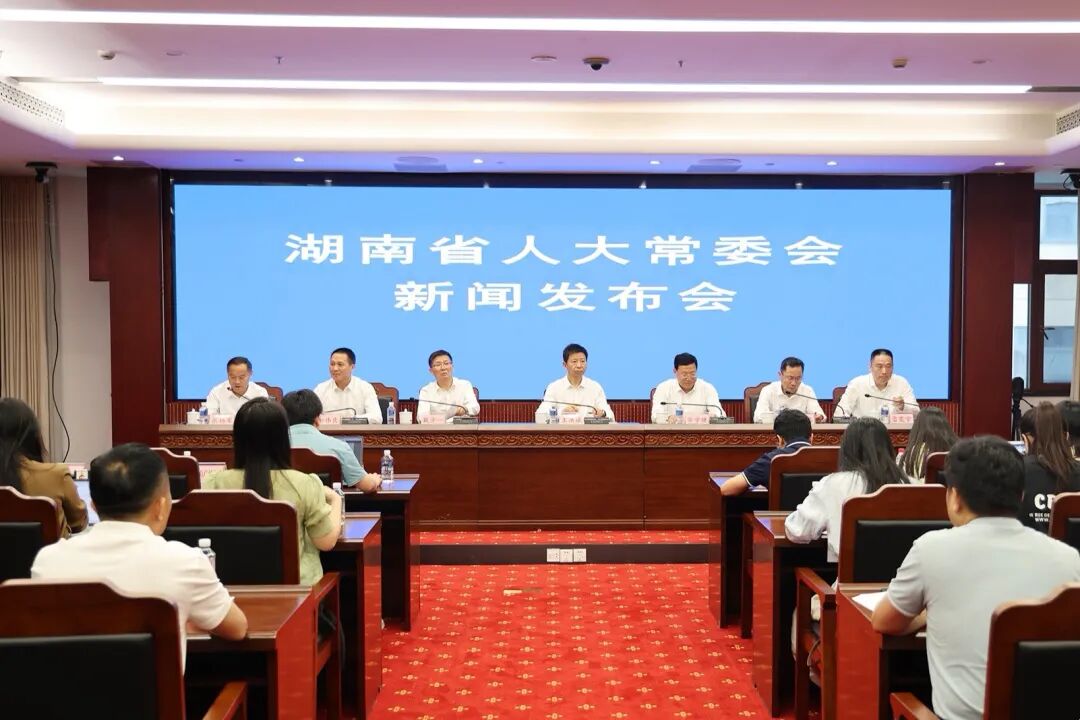 观潮的螃蟹｜一堂体育课，湖南为什么要立法 - 图5