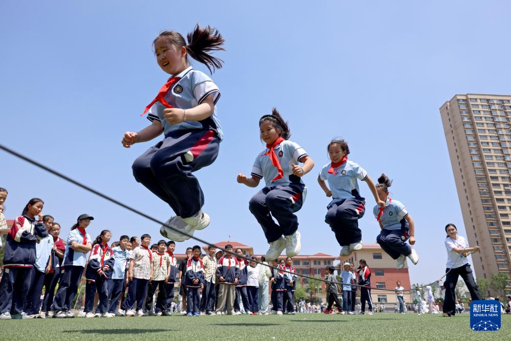 好评中国丨同心同向 育好党和人民的红孩子 - 图1