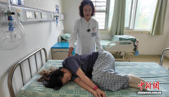 “高枕”并非“无忧” 医生提醒选枕不当可能损伤脑血管 - 图2