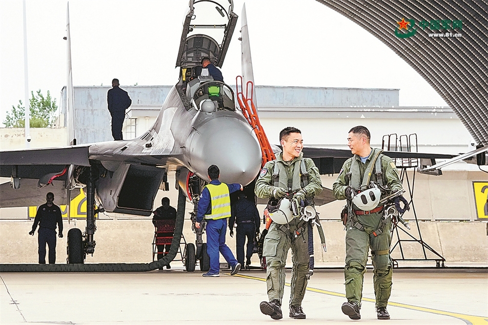 空军航空兵某部跨昼夜飞行训练影像 - 图3