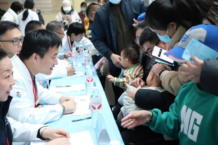 济南儿童医院郭磊：别人的午休，他的“铅衣时刻” - 图4