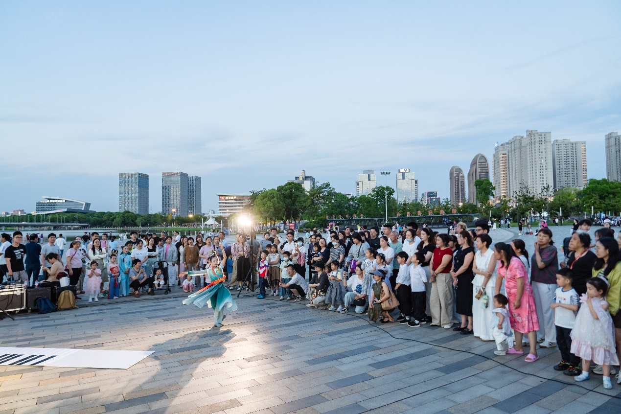 扬州邗江：政府搭台不唱戏 群众登台演自己 - 图1