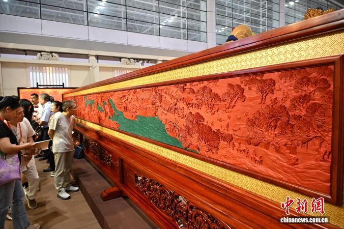 2026中国工艺美术博览会福州开幕 荟萃万千精品 - 图9