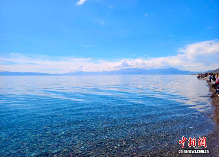 新疆赛里木湖景区游人如织 - 图4