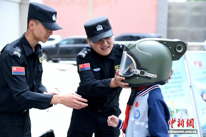 兰铁公安举办警营开放日：萌娃体验一日“特警梦” - 图4