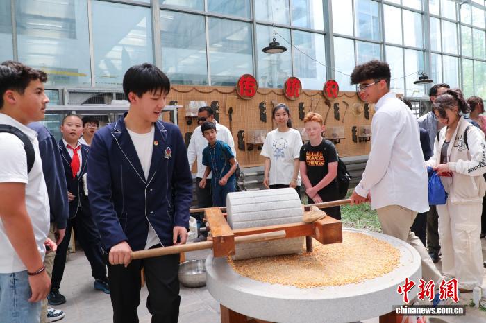 美国青少年赴青海西宁校园开展研学联谊活动 - 图3