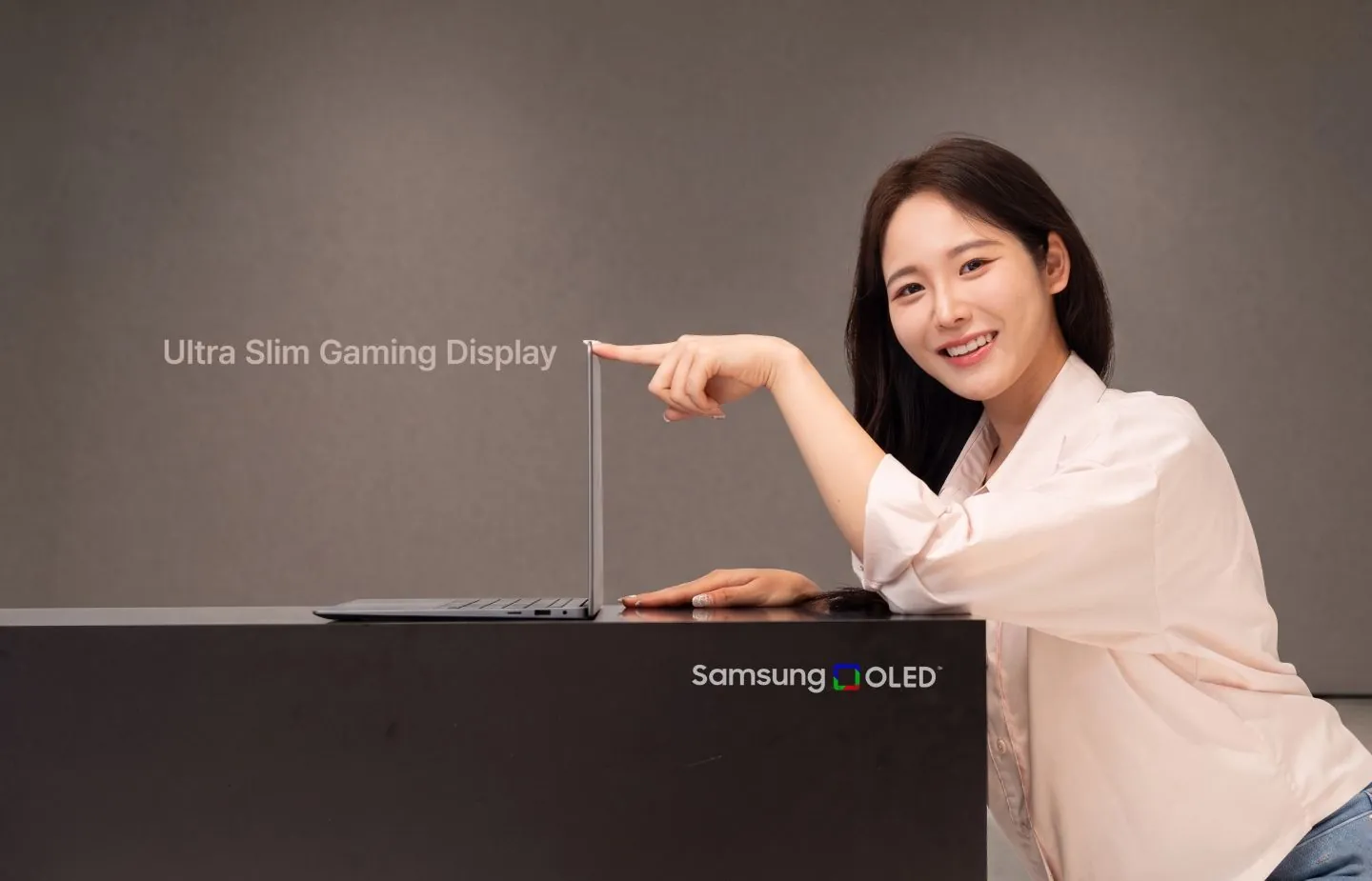 三星显示 Ultra Slim 笔电 OLED 面板首次亮相：模组外缘减薄 20% - 图1