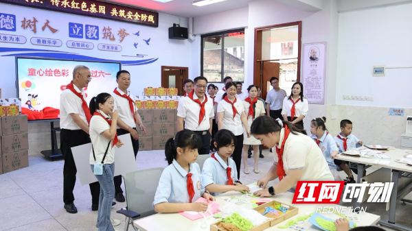 祁阳：蒋崇华、向子顺“六一”前夕看望慰问少年儿童并调研未成年人保护工作 - 图1