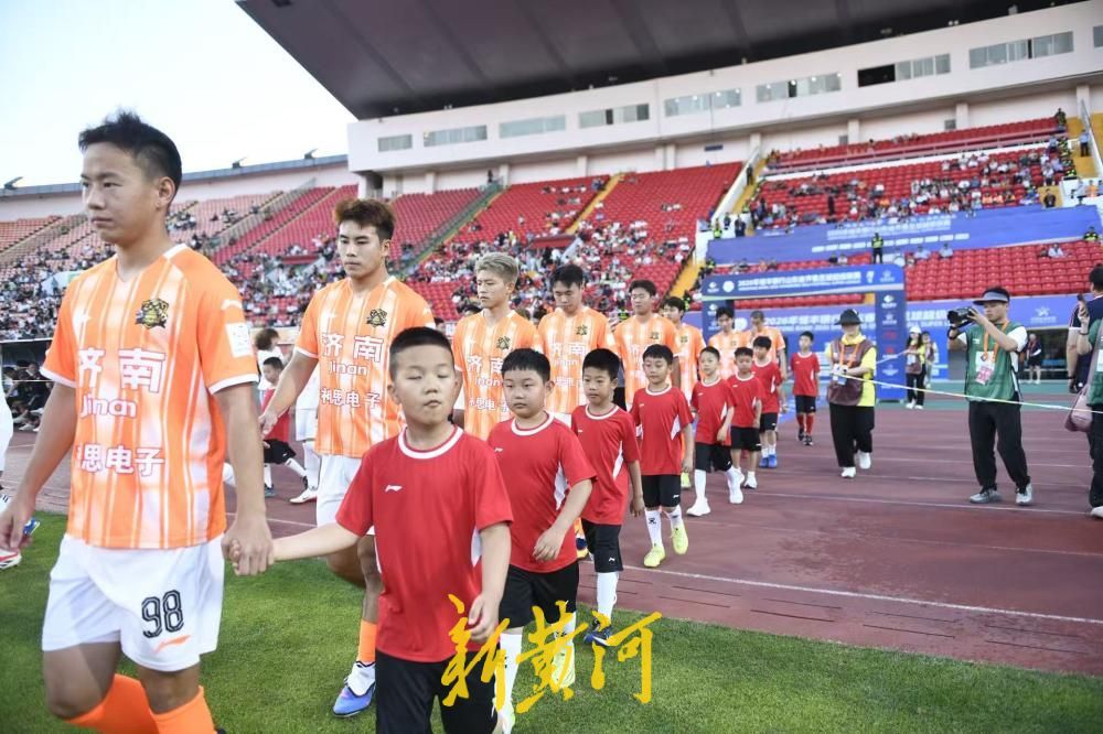 百名足球少年亮相齐鲁超赛，济南青训新力量亮相齐鲁超赛 - 图6