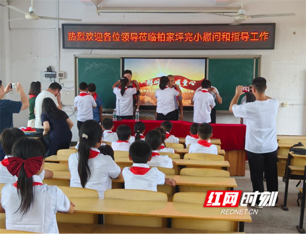 宁远县柏家坪完小：“六一”慰问递温情 真心关怀暖童心 - 图2