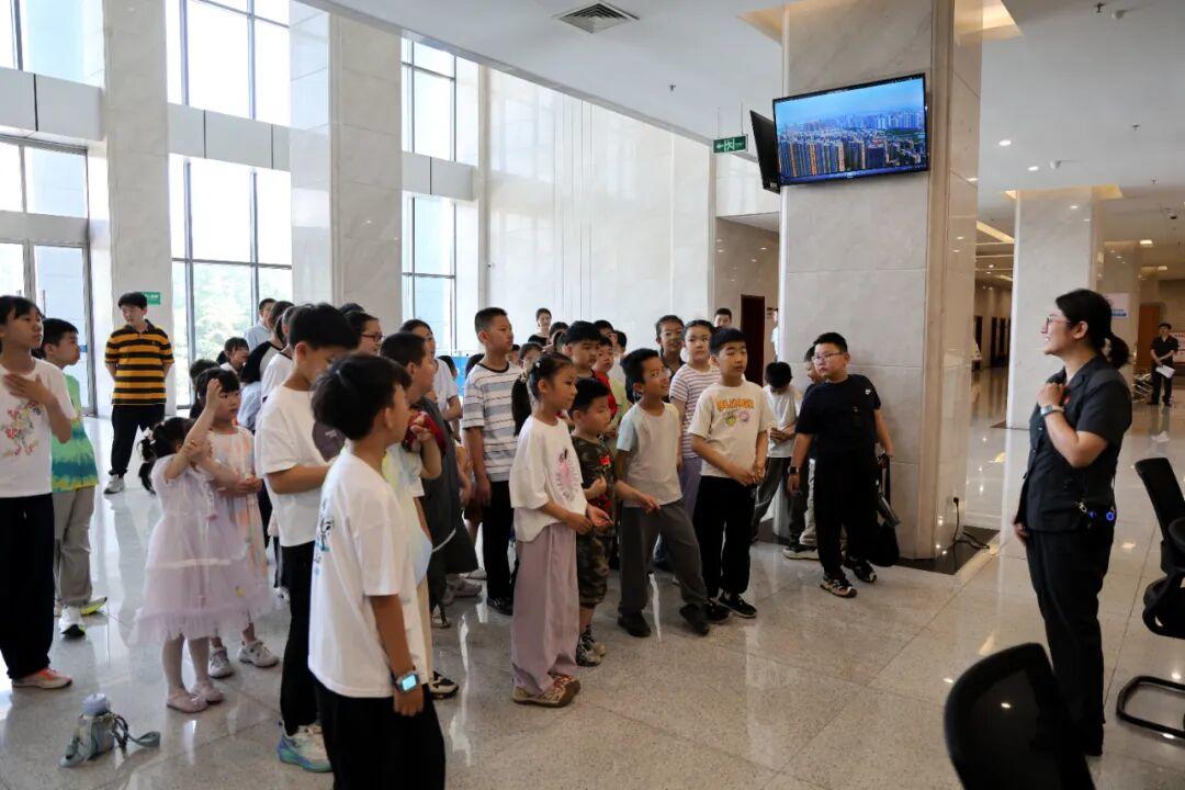 善护童行：当一天“小法官”，探秘法院里的“大世界” - 图8