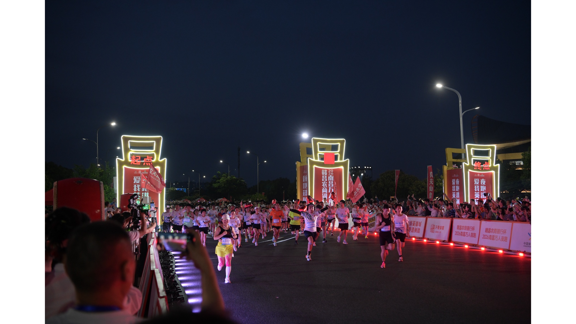 现场直击！万人夜跑洪州桥 昌南主场氛围感拉满 - 图4