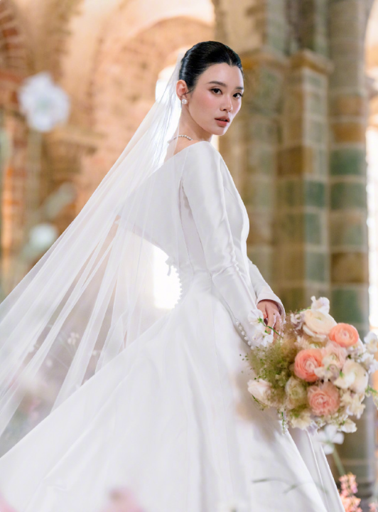 奚梦瑶与何猷君甜蜜晒婚礼现场高清大图！王嘉尔任伴郎 - 图5