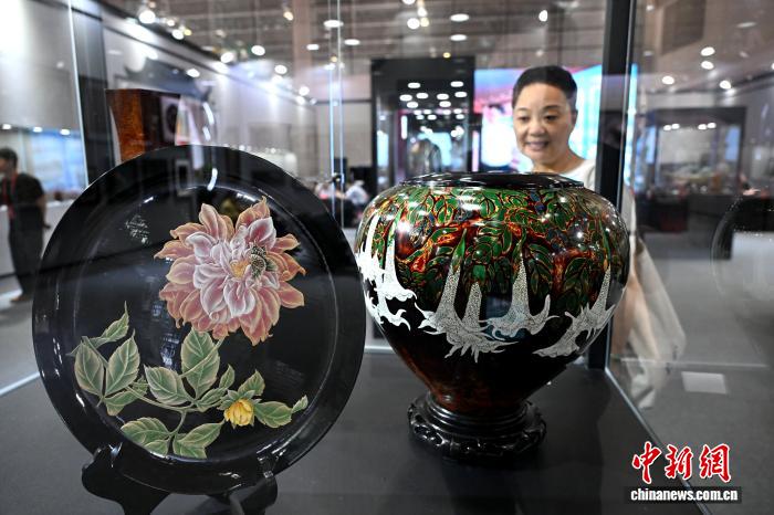 2026中国工艺美术博览会福州开幕 荟萃万千精品 - 图6