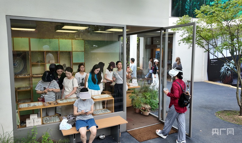 消费新观察｜把潮流街区搬进公园 在成都体验“小众松弛感” - 图1