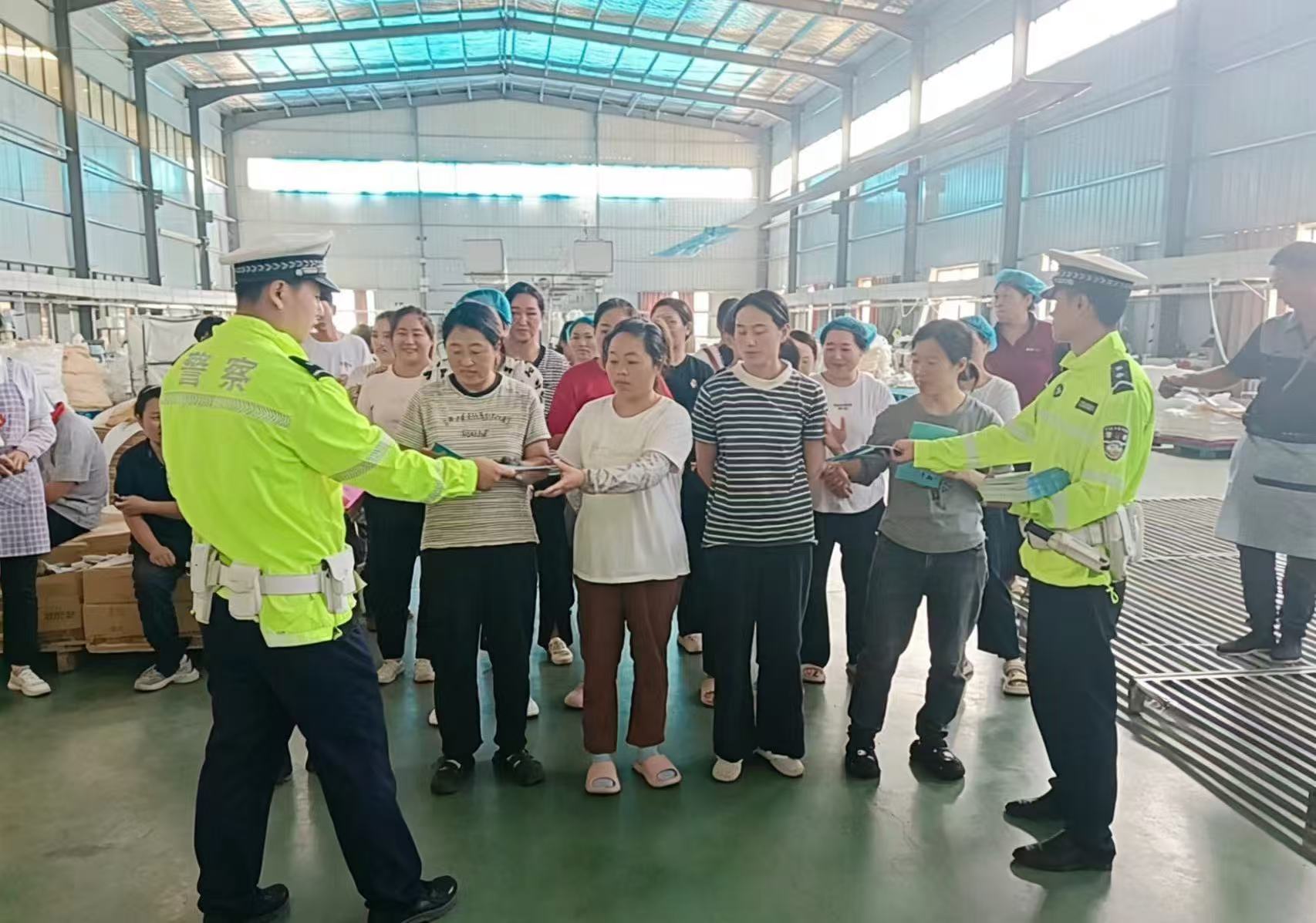 兰考交警排查务工出行隐患，筑牢交通安全防线 - 图2