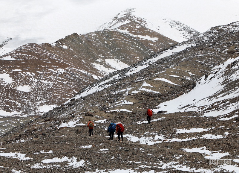 历时29小时 最高海拔5900米 玉珠峰三名被困登山者获救 - 图3