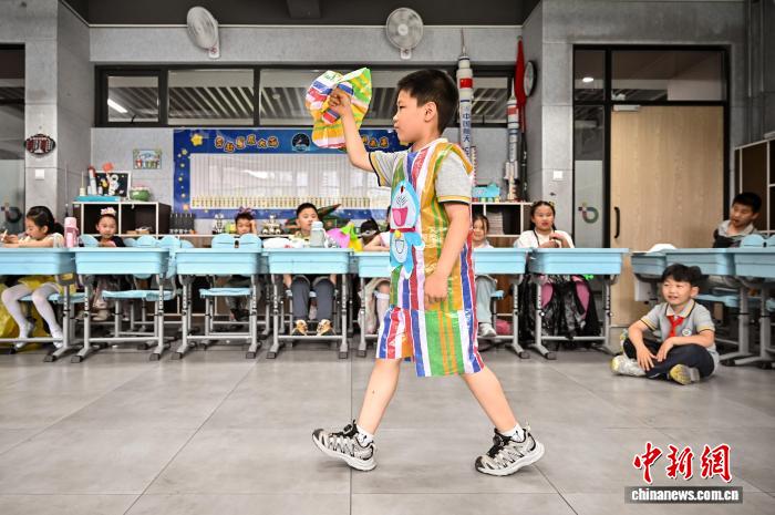 山西太原：小学生创意走秀迎“六一” - 图3