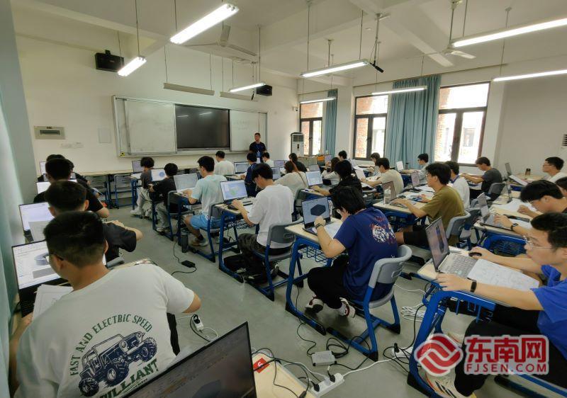 第十九届全国大学生先进成图技术与产品信息建模创新大赛福建预选赛在湄洲湾职业技术学院举行 - 图1