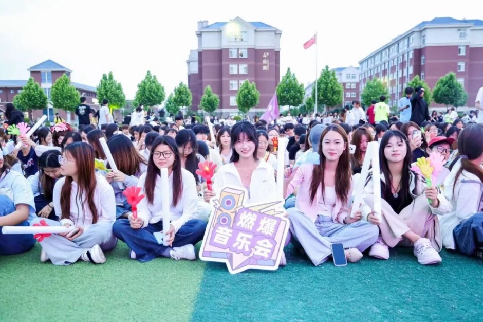 不止“破圈”！河南这所高校把思政课上成了学生最爱的“爆款” - 图2