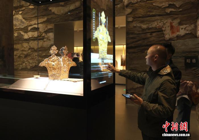 青藏高原出土吐蕃王冠展出 三年接待观众超27万人次 - 图3