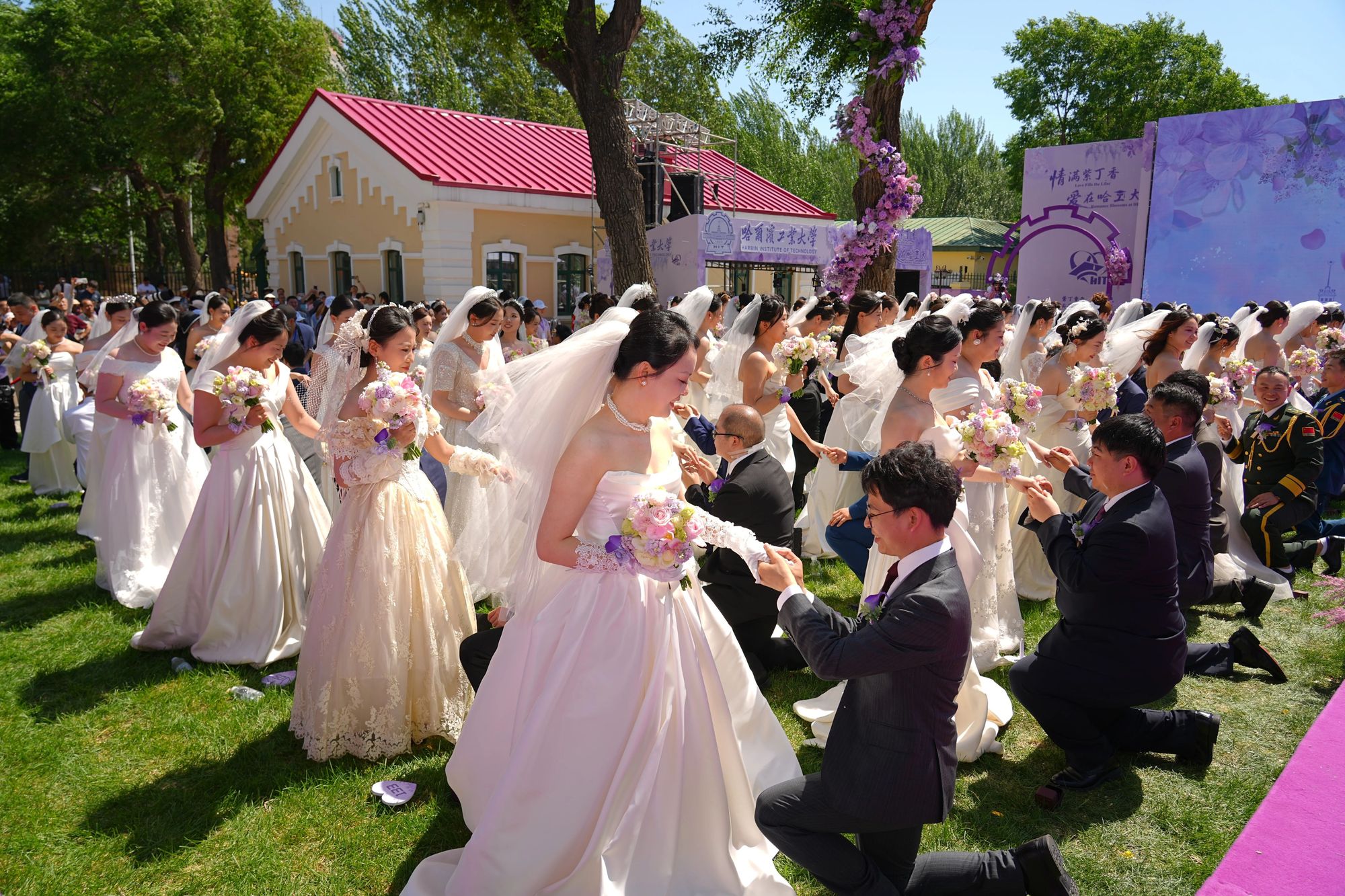 送1克拉钻戒！哈工大举行博士生集体婚礼 - 图2