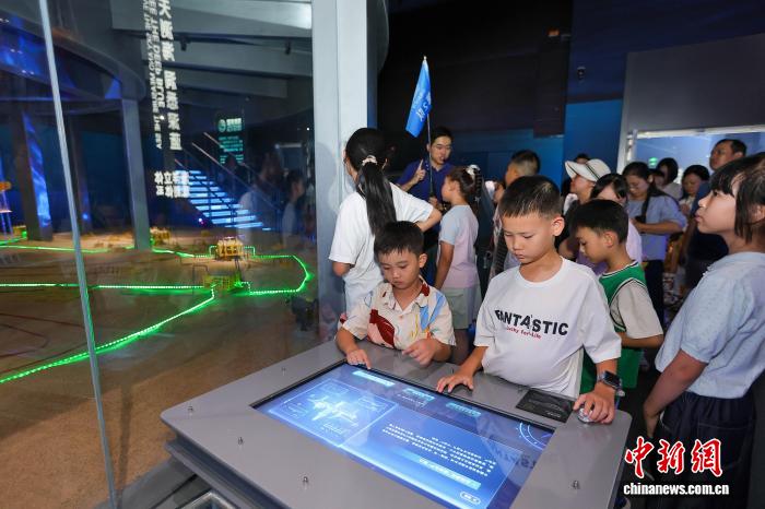海南海口：科技馆里过“六一” 探索科技乐趣多 - 图10