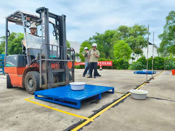 江麓集团公司举办叉车司机比赛 - 图2