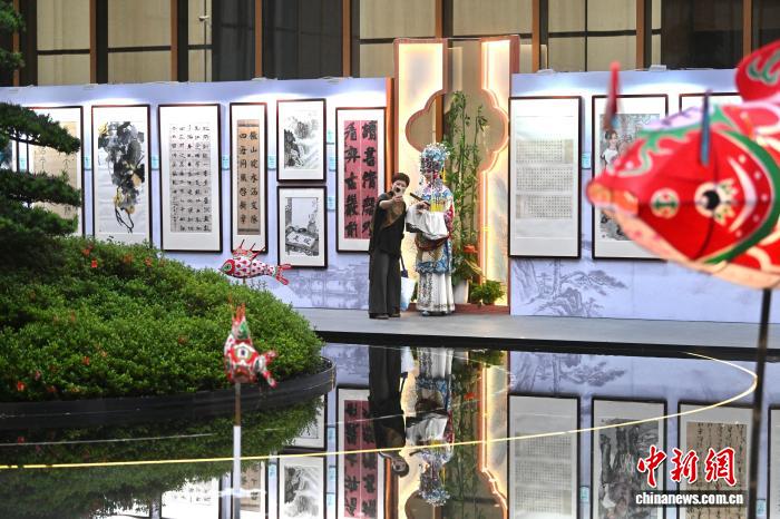 “皖美如画·RCEP成员国华人书画大赛”优秀作品展在黄山市举行 - 图5