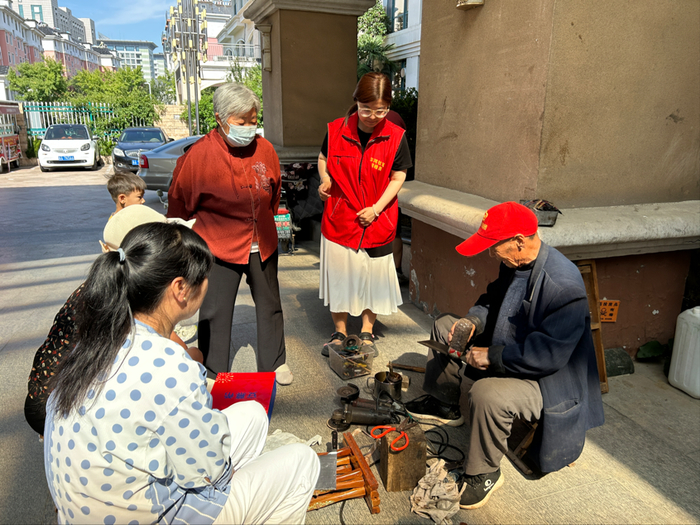 暖心服务聚邻里 文明新风润滨河——滨河社区“暖心邻里荟”爱心市集圆满举行 - 图2